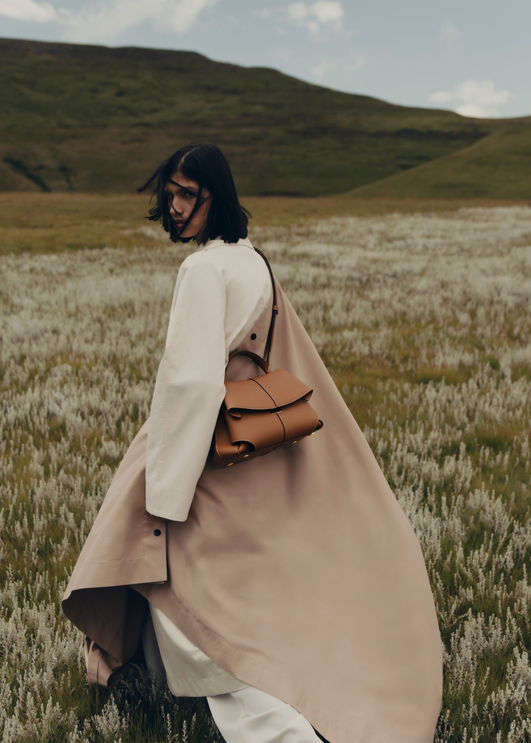 01_Daily_Bag_Camel-2812000x2800px