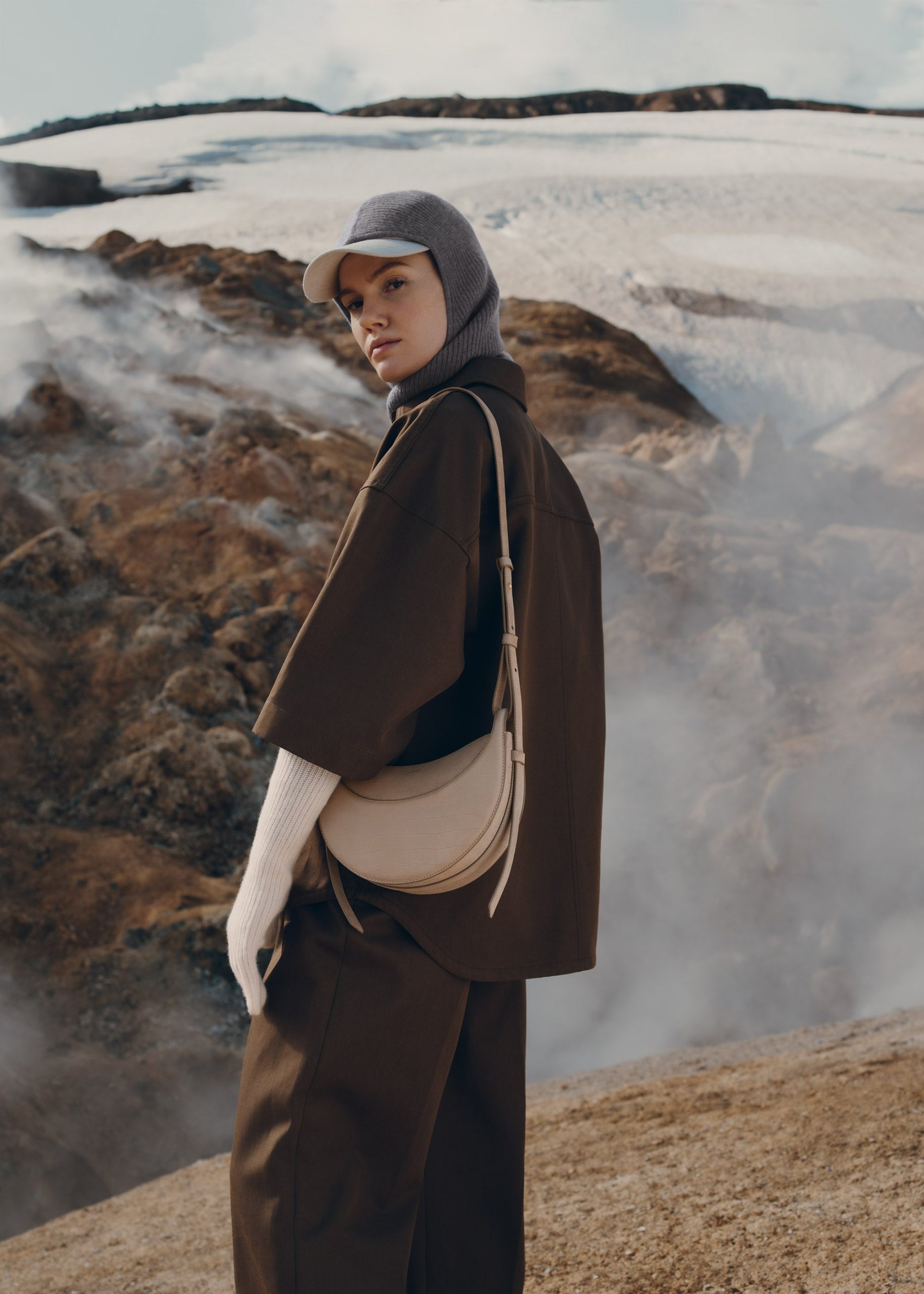 N10_Nubuck_Taupe-3208_2000X2800_9e530c72-605d-4d86-b39b-be910a5724b5