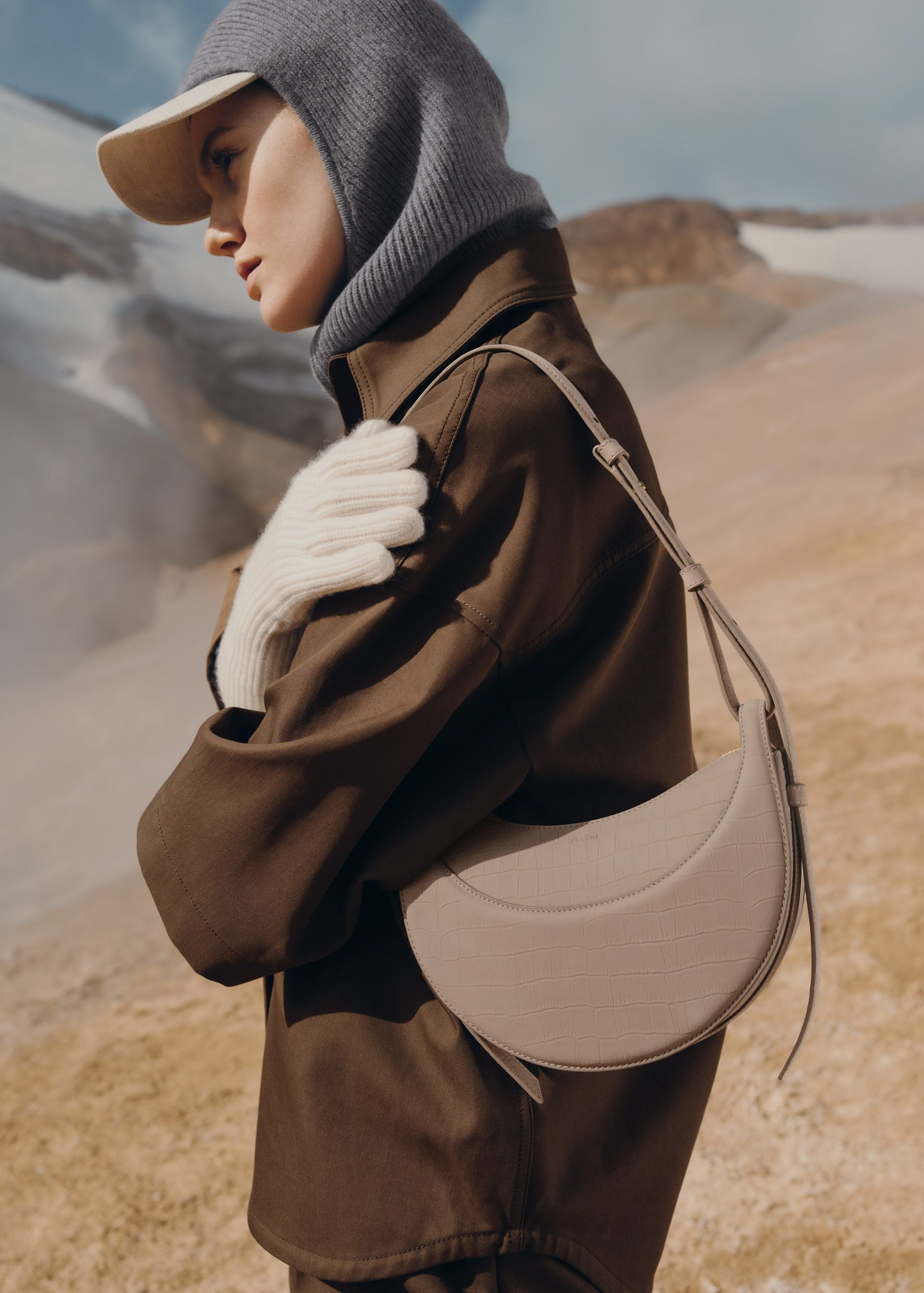 N10_Nubuck_Taupe-3217_2000X2800_4ba67adc-a19f-4288-b469-3b834a38f4cb