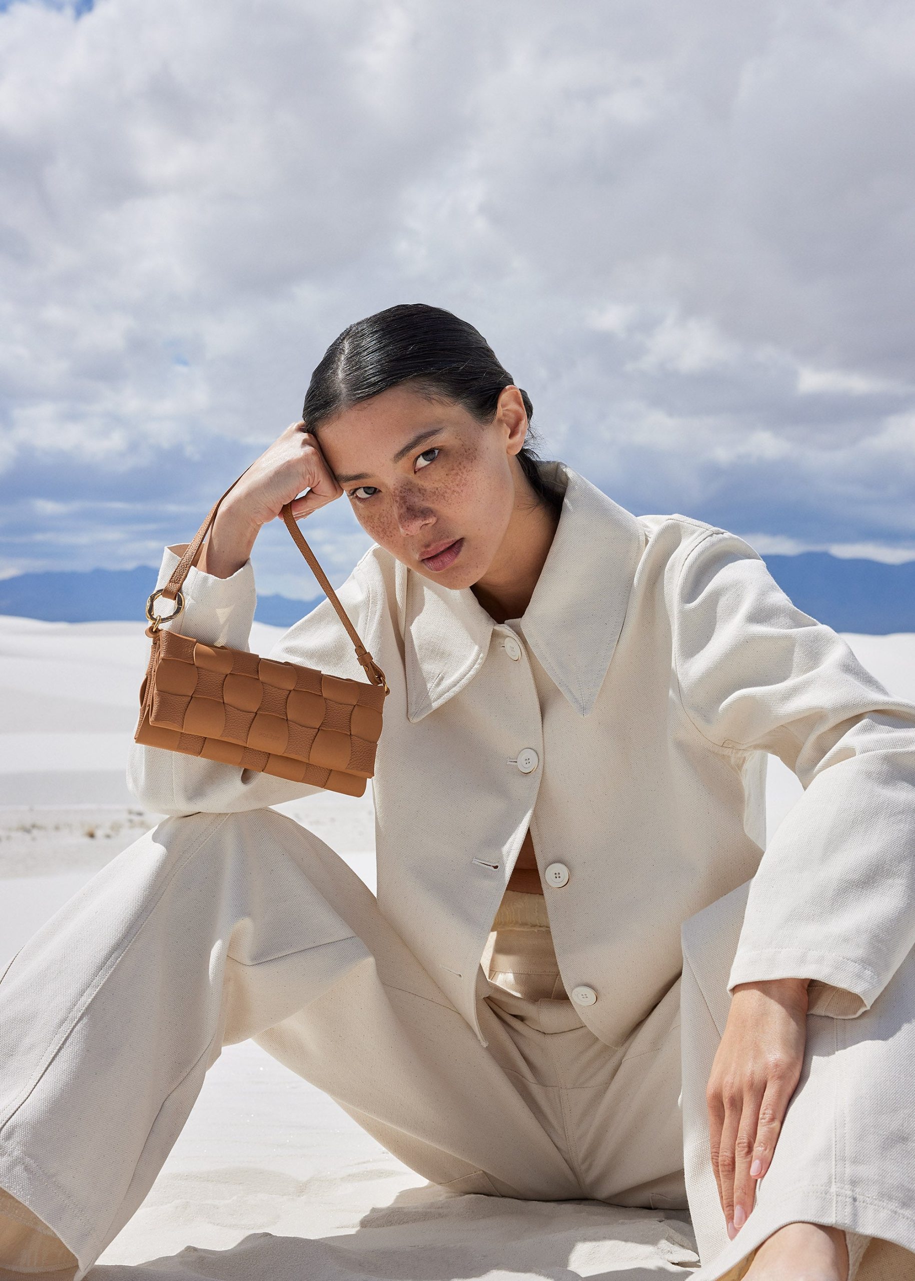 WHITE_SANDS_LONG_WALLET_CAMEL_0332000x2800px_0de938e2-38b7-4a55-9379-4ffbcb1b35f5