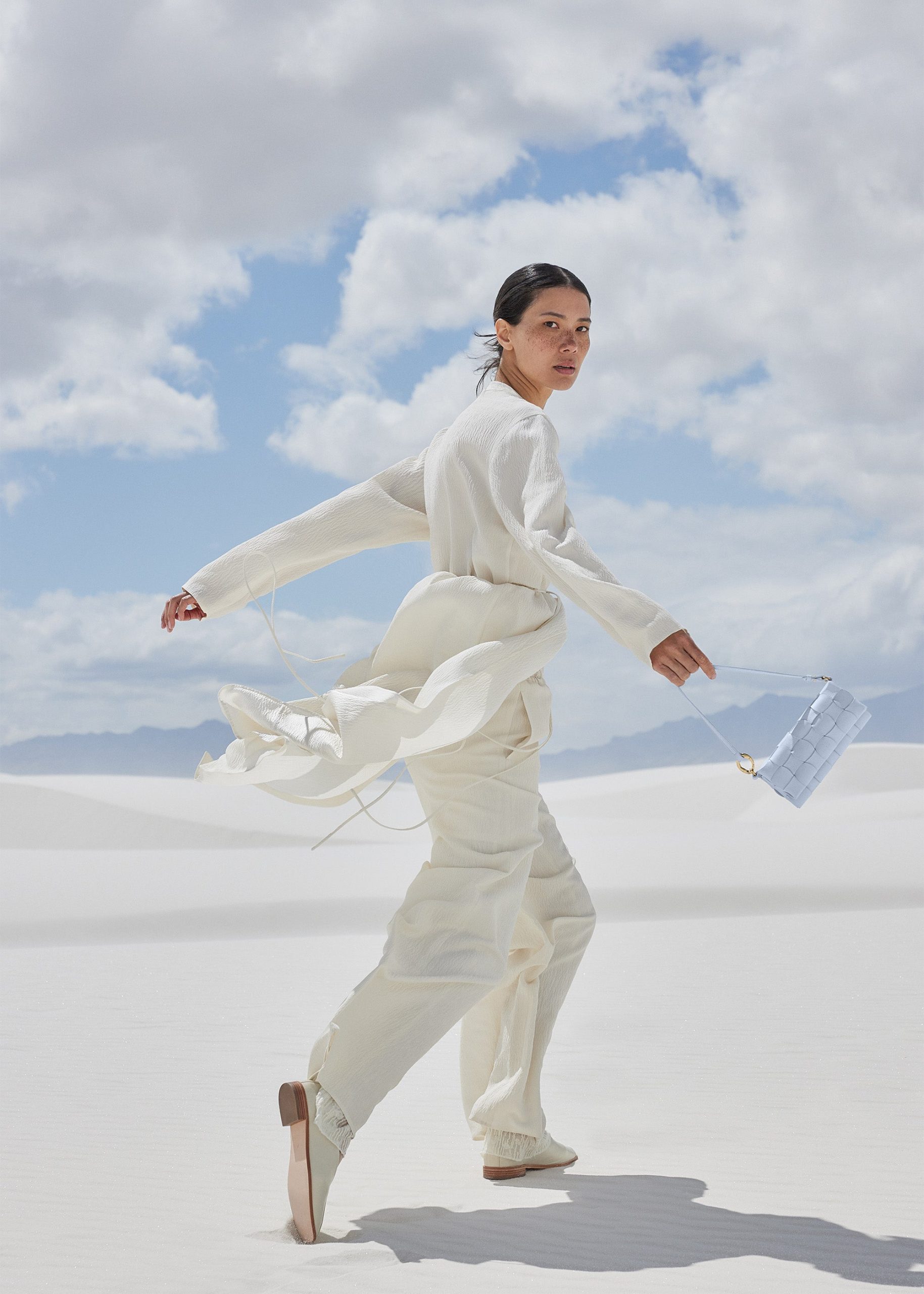 WHITE_SANDS_LONG_WALLET_GLACIER_0512000x2800px_b2bc6238-87fa-4b7d-9ef0-77ff1c95f584