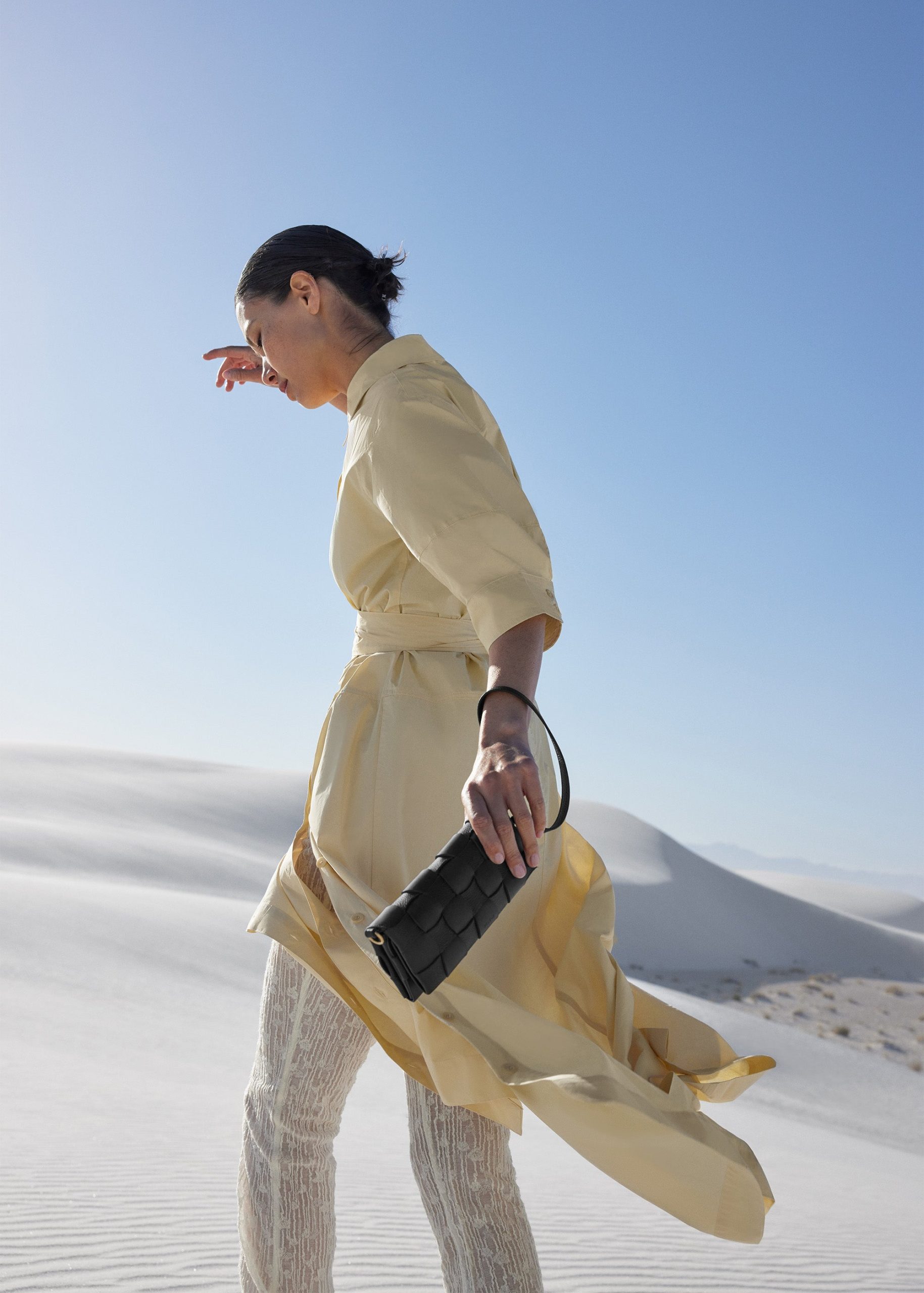 WHITE_SANDS_LONG_WALLET_NOIR_1162000x2800px_a29d64db-e722-491c-9af7-afe67be46852