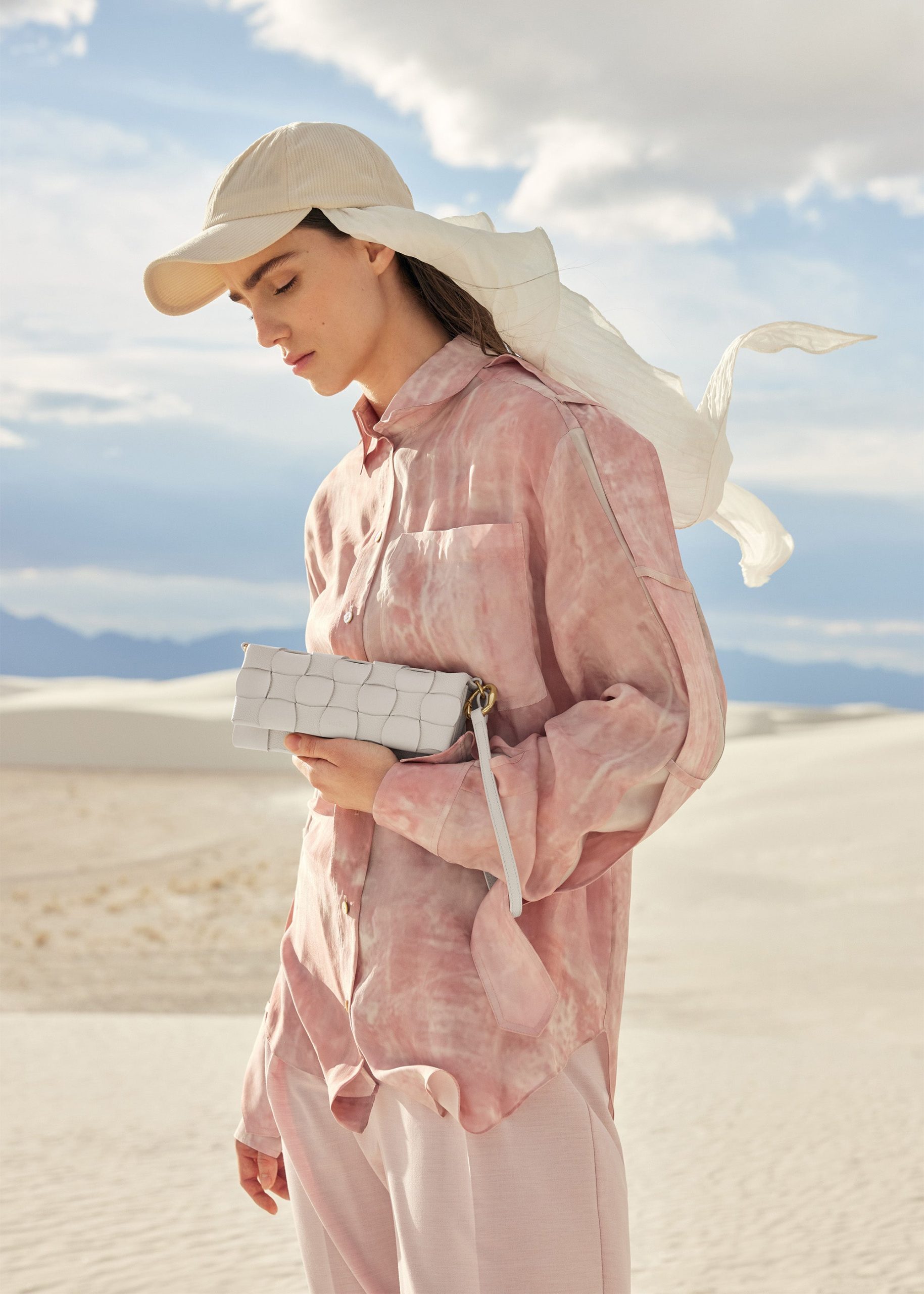 WHITE_SANDS_LONG_WALLET_NUDE_0742000x2800px_d1ad8cc1-599a-4c44-9d96-46db537ca3cd