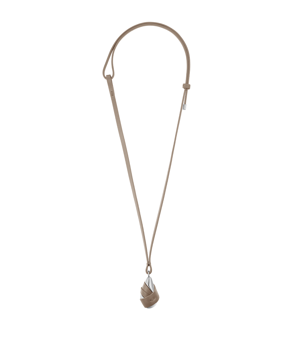 packshot-front_pendentif-orme-argent-cuir-taupe